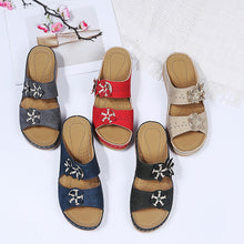 Load image into Gallery viewer, Thick Sole Round Toe Floral Flat Comfort Slippers
